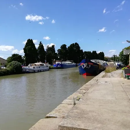 Ancienne Caserne Du Chateau * Azille