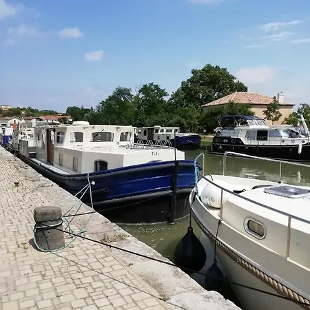 Ancienne Caserne Du Chateau *