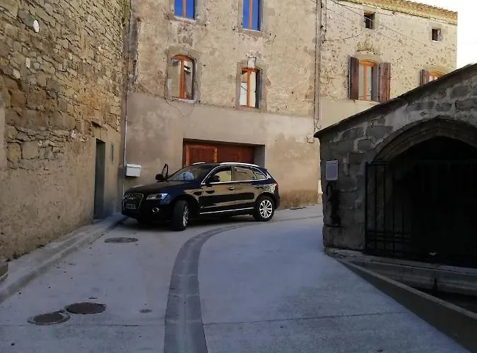 Ancienne Caserne Du Chateau *