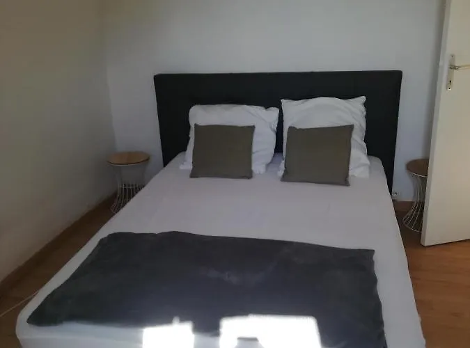 Ancienne Caserne Du Chateau * Azille