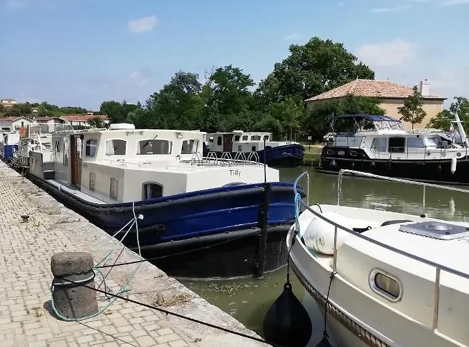 Ancienne Caserne Du Chateau *